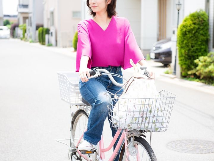 いつも使っているアルミホイルをまとめ買いでお得に購入できた。帰りに会ったママ友に話したら「1つちょうだい」と。思わず固まったが、家族は「1つくらいあげればいいじゃん」という反応。なんだかモヤモヤが止まらない。※サムネイル画像：PIXTA