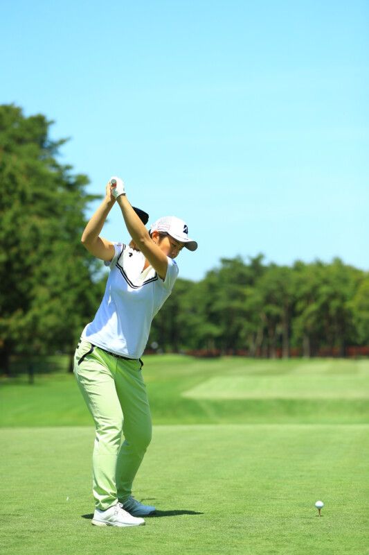 女子プロが過去のスイングを分析！どこを修正した？