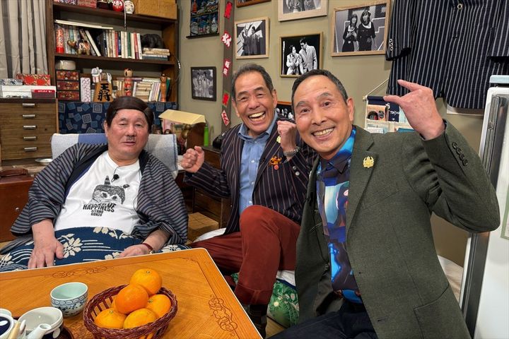『THE MANZAI 2025 マスターズ』より（左から）ビートたけし、ぼんちおさむ（ザ・ぼんち）、里見まさと（ザ・ぼんち） （C）フジテレビ width=
