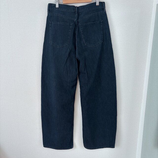 ユニクロ バギーカーブジーンズ DARK GRAY 後ろ側