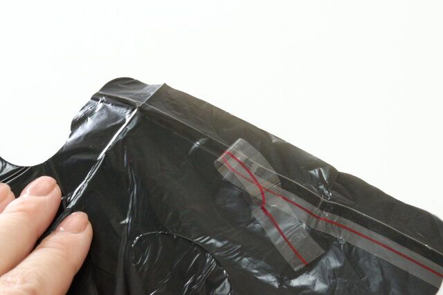 セリアのトイレにペタッとサニタリー袋のシール部