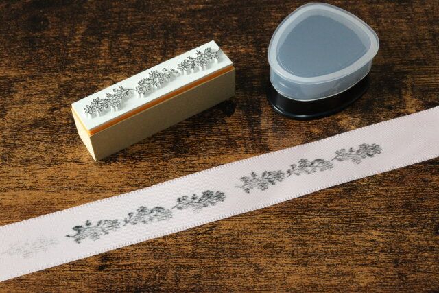 ダイソーの布におせるスタンプインクパッド ブラックは耐水性顔料インク使用で水濡れに強い