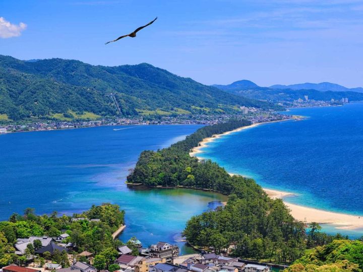 All About ニュース編集部が全国250人を対象に実施した「長期休みに行きたいと思う温泉地に関するアンケート」の調査結果から、長期休暇に行きたいと思う「京都府（丹波・京都西山・天橋立エリア）の温泉地」ランキングを発表！ 2位「天橋立温泉」を抑えた1位は？