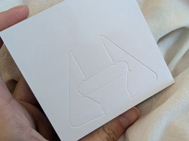 スヌーピー日めくりカレンダー裏面に付いた自立用の簡易スタンド部分