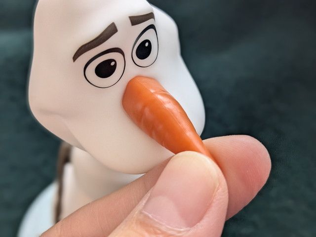 オラフ お部屋ライト にんじんの鼻パーツの質感