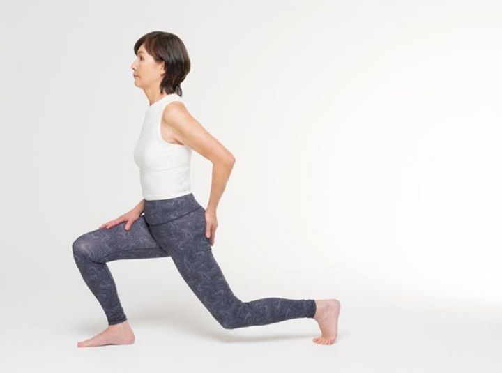 「左足はこの写真よりもっと後ろにのばしていいわ」（谷さん）