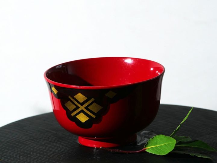 All About ニュース編集部が全国250人を対象に実施した好き＆買ってみたい伝統工芸品に関するアンケートの調査結果から、好き＆買ってみたい「岩手県の伝統工芸品」ランキングを発表！ 2位「秀衡塗」を抑えた1位は？