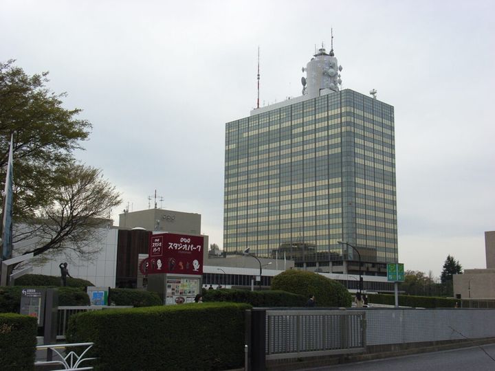 NHKは6日、大みそかに放送される「第76回NHK紅白歌合戦」の白組歌手として、人気アイドルグループ、SixTONESが出場すると発表しました。2022年（第73回）以来、4回目の出場となります。