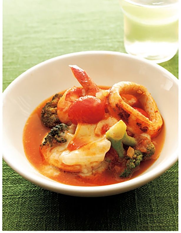 魚介+トマトのうまみにカマンベールチーズのコクをプラス （C）KADOKAWA