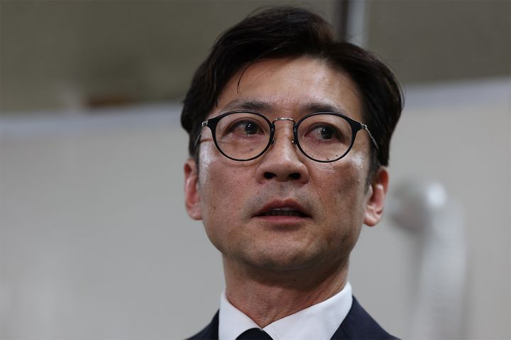 記者会見するタレントの国分太一氏（2025年11月26日、時事）