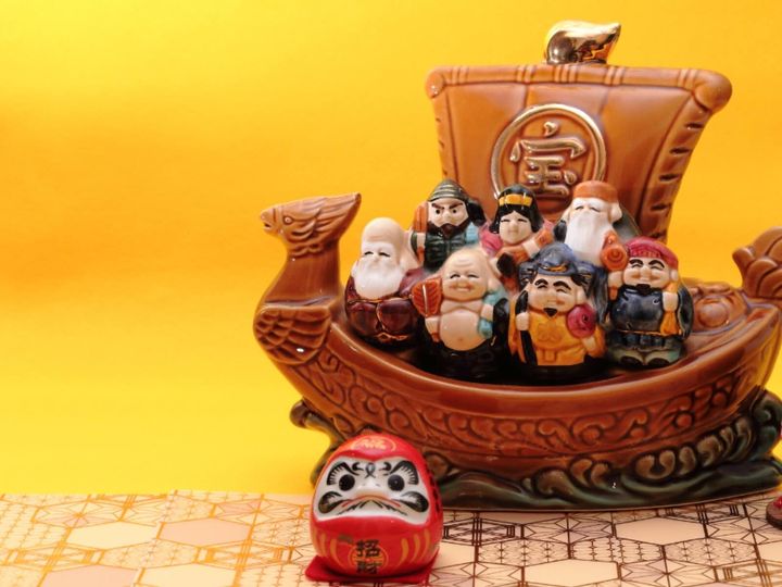 All About ニュース編集部が全国250人を対象に実施した「職場へのお土産に関するアンケート」の調査結果から、職場で配りたい「群馬県のお土産」ランキングを発表！ 2位「七福神あられ」を抑えた1位は？