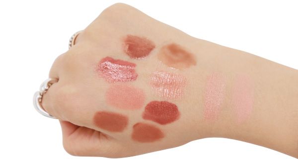 黄みを感じるリップも多くランクイン