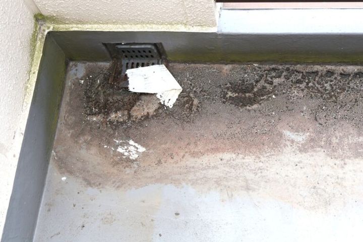 掃除前のベランダ