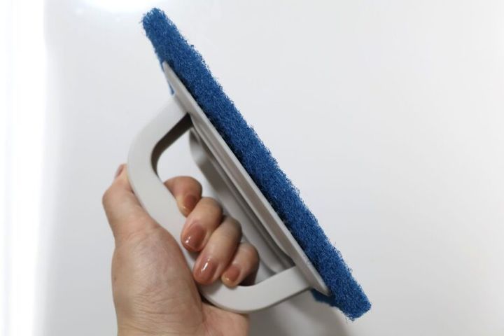 床壁用グリップクリーナー（落ち落ちV）￥220／ダイソー