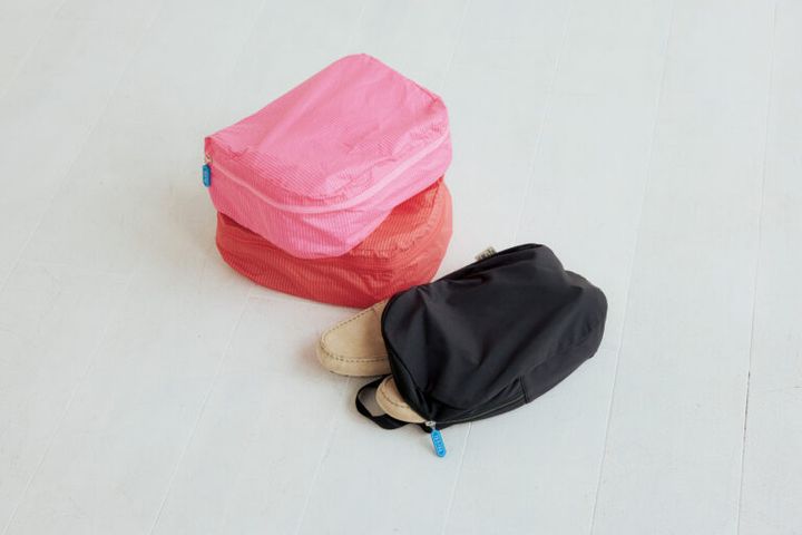 軽くてかさばらない「ガーメント＆シューズケース」