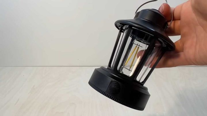 ダイソー「LEDランタン ノスタ」本体は2色展開