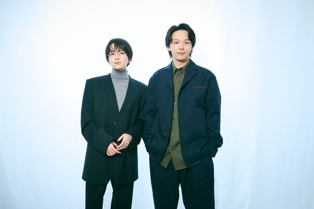 過去にもアニメーション映画の吹替え経験を持つ2人。その経験は活かされた？ 撮影/Jumpei Yamada(ブライトイデア) スタイリング(板垣李光人)/伊藤省吾(sitor) ヘアメイク(板垣李光人)/KATO(TRON) スタイリング(中村倫也)/戸倉祥仁/Akihito Tokura (holy.) ヘアメイク(中村倫也)/Ryo Matsuda (Y’s C)