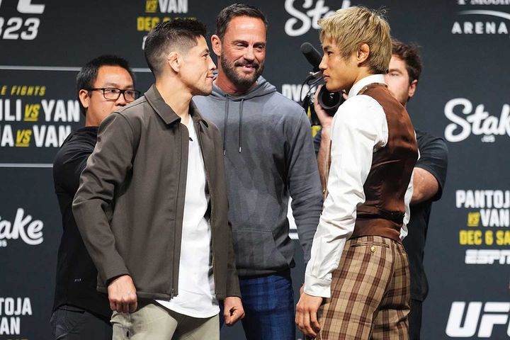 フェースオフに臨んだ平良達郎、ブランドン・モレノ（左）（C）Getty Images