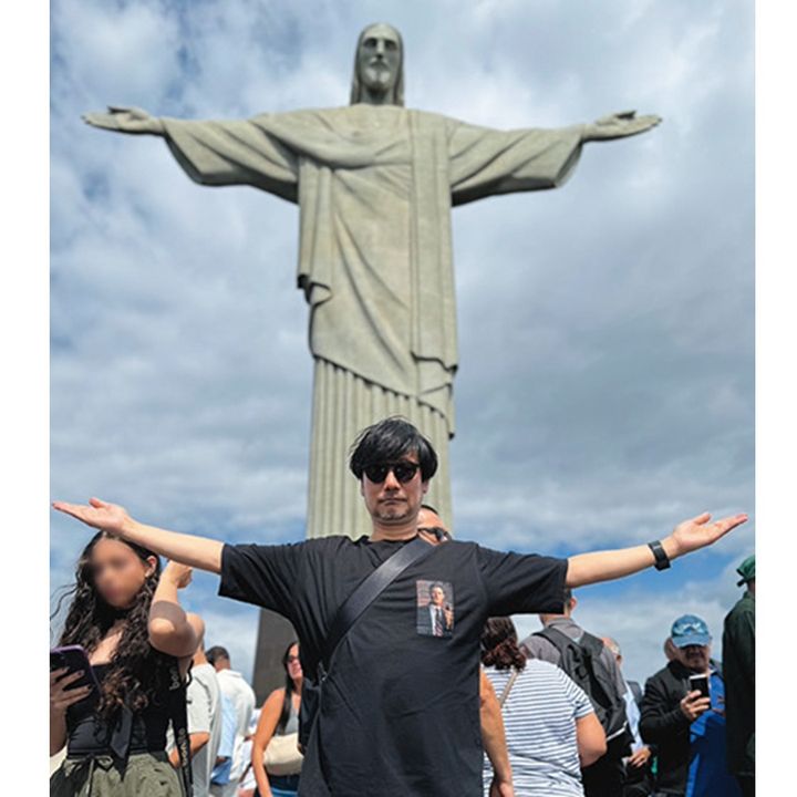 「Brasil Game Show 2025」に登壇した際に訪れたコルコバードのキリスト像の前で。