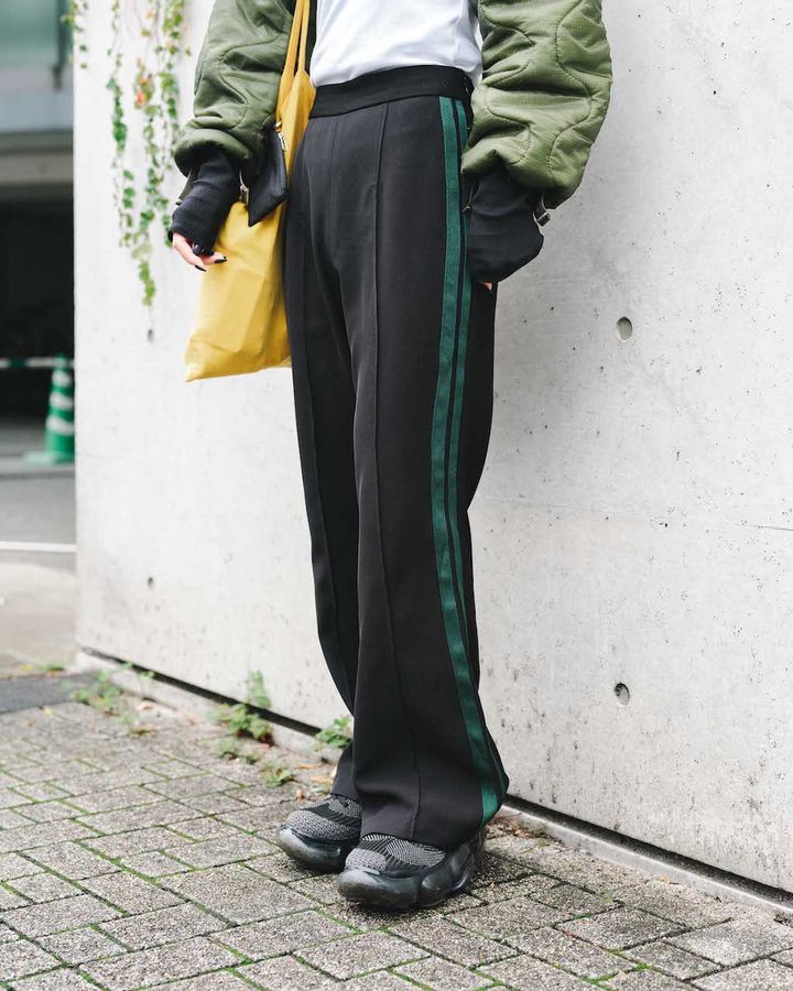 最旬“ルーズボトム”スタイル5選。冬コーデもルーズなシルエットでこなれる【TOKYO SNAP】