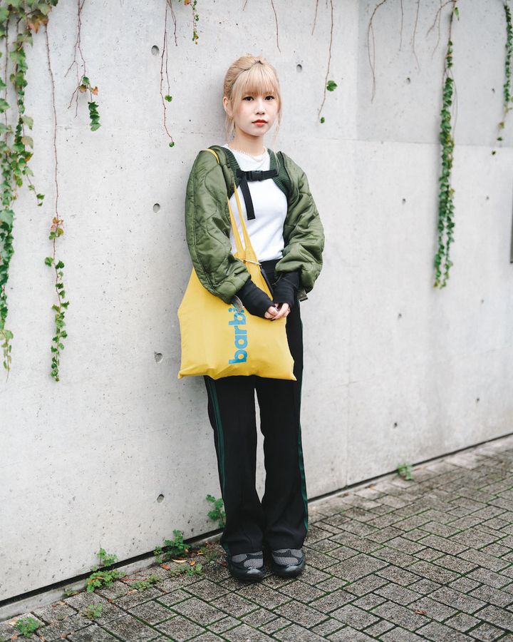 最旬“ルーズボトム”スタイル5選。冬コーデもルーズなシルエットでこなれる【TOKYO SNAP】