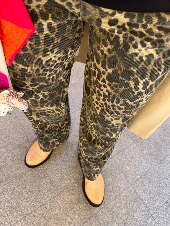 加藤理恵さんのアニマル柄パンツ