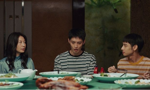 兄は悪魔なのか、愛は欺瞞なのか。破滅的な真実の先にあるものとは…？ [c]Potocol_Flash Forward Entertainment_Harine Films_Elysiüm Ciné