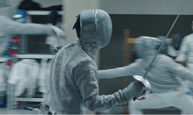 兄弟をつなぐ絆であり、心理的攻防の象徴としてフェンシングが描かれる [c]Potocol_Flash Forward Entertainment_Harine Films_Elysiüm Ciné