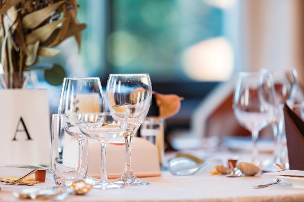 場所別！顔合わせにおすすめの50代母親の服装・コーデ