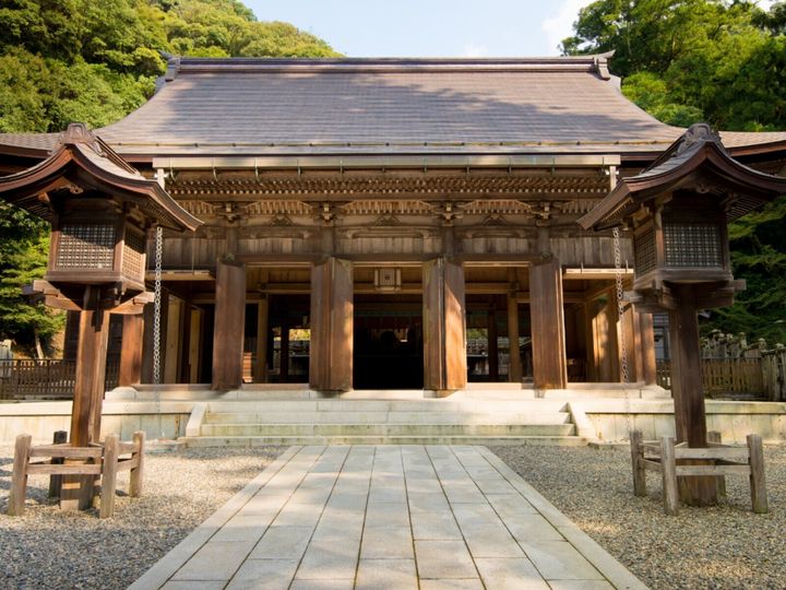 All About ニュース編集部が全国250人を対象に実施した御朱印に関するアンケートの調査結果から、好き&いただきたい「岐阜県の御朱印」ランキングを発表！ 2位「伊奈波神社」を抑えた1位は？（サムネイル画像出典：PIXTA）