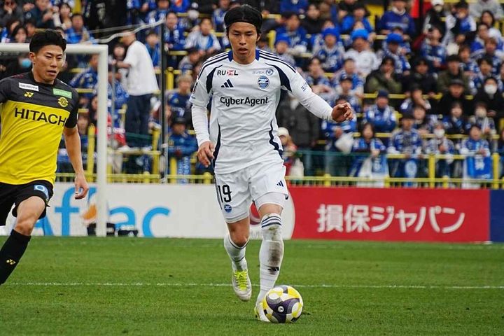 画像: 約7年ぶりに日立台でプレーした中山（写真中央 浅野凜太郎）