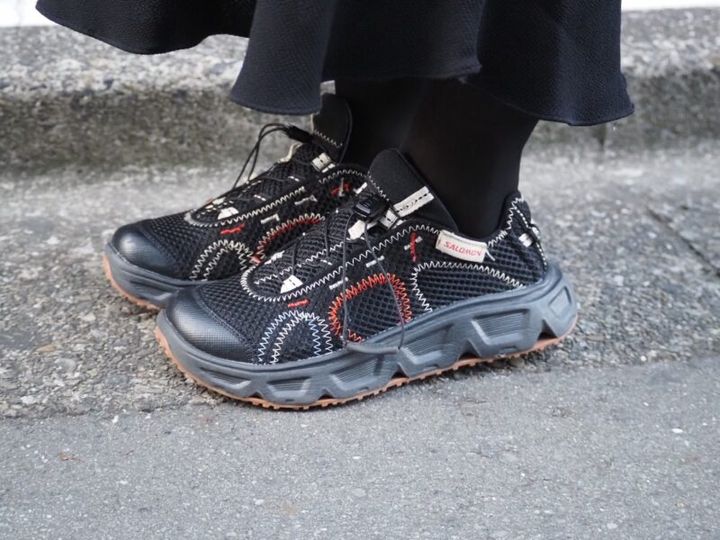 サロモンのスニーカー