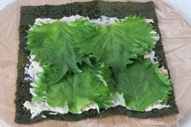 鶏ひき肉の大葉海苔巻き