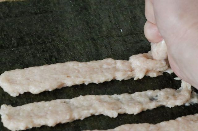鶏ひき肉の大葉海苔巻き