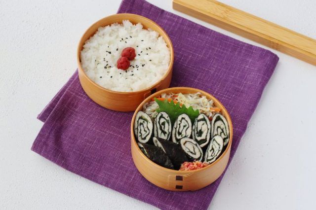 「鶏ひき肉の大葉海苔巻き 梅味噌味」「キャベツのじゃこナムル」2品弁当