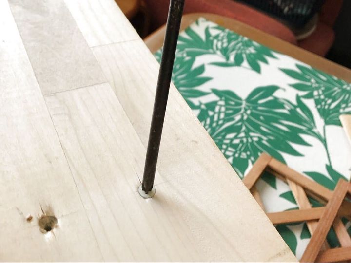 木材を組み立てる