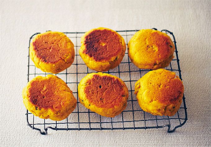 ごはんを食べないで、おやつばっかり…そんな子には、ごはんを兼ねたおやつを！「かぼちゃのフライパンブレッド」の作り方の画像2