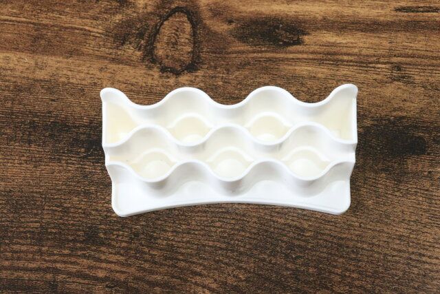 すきまにピッタリ 軟膏スタンド 形状