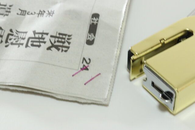 ダイソー レバー式ホッチキス（ゴールドカラー、シルバーカラー） 枚数