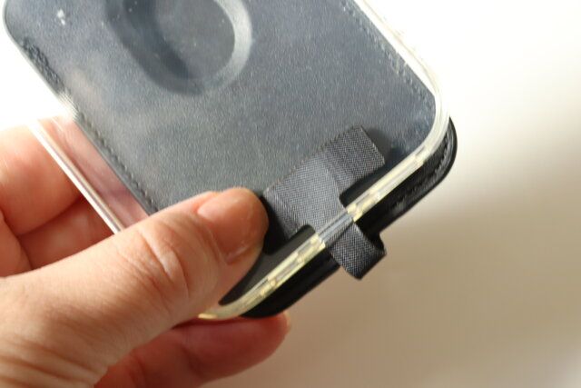 iPケース用 MagSafe対応ウォレット 落下防止タグ付き ブラック 装着