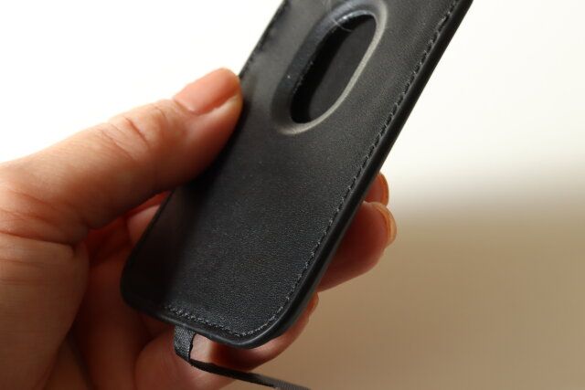 iPケース用 MagSafe対応ウォレット 落下防止タグ付き ブラック 質感