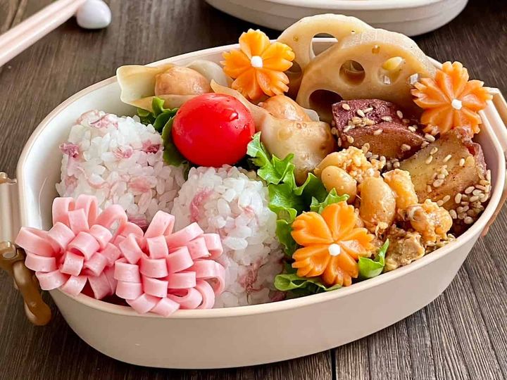 粗挽きウインナーのワンタン皮巻き