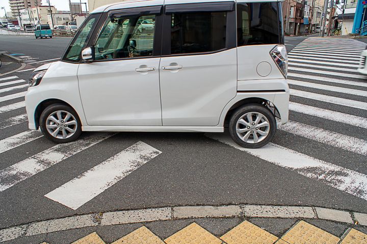 車を運転中、歩行者に道を譲られて先に通行すると、道路交通法違反に？（画像はイメージ）