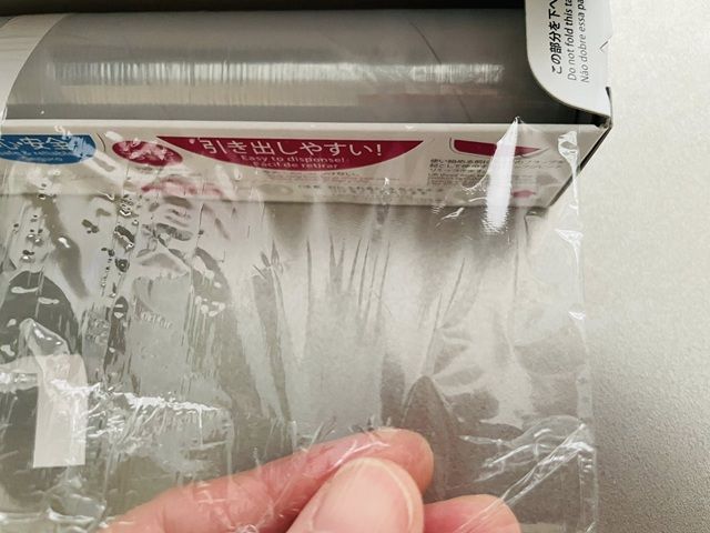 ダイソー ぴったりくっつく耐熱ラップ 巻き戻りしにくく使いやすい 