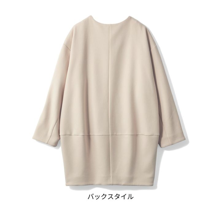ダンボールニットのコクーンコート バックスタイル