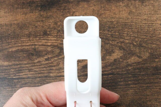 ハンガーも固定できる洗濯バサミ（3個） ダイソー 形状