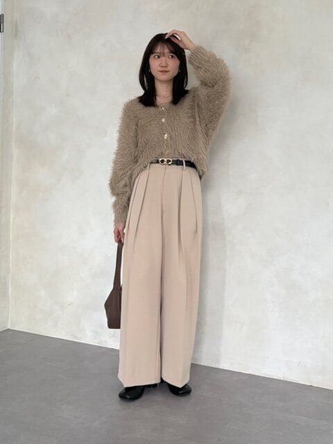 2025冬大人女性おすすめベージュシャギーニットコーデ