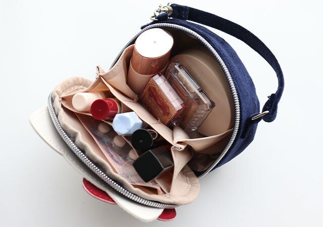 ブリルミーハローキティミニコスメポーチ口が大きく開く