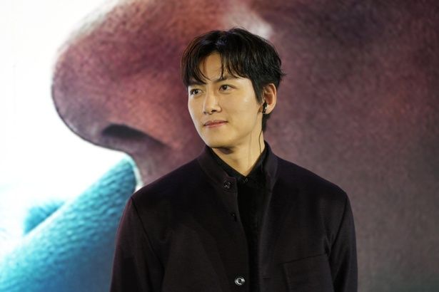 「捏造された都市」に対する思い入れを明かすチ・チャンウク