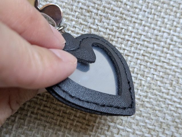 HELLO KITTY × BRILMY ハートチャーム裏側のミラーとクリア窓部分